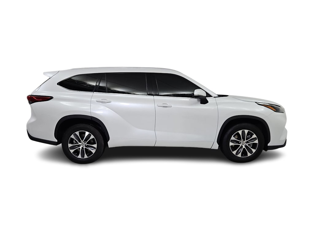 Thumbnail: 2022 Toyota Highlander - 22