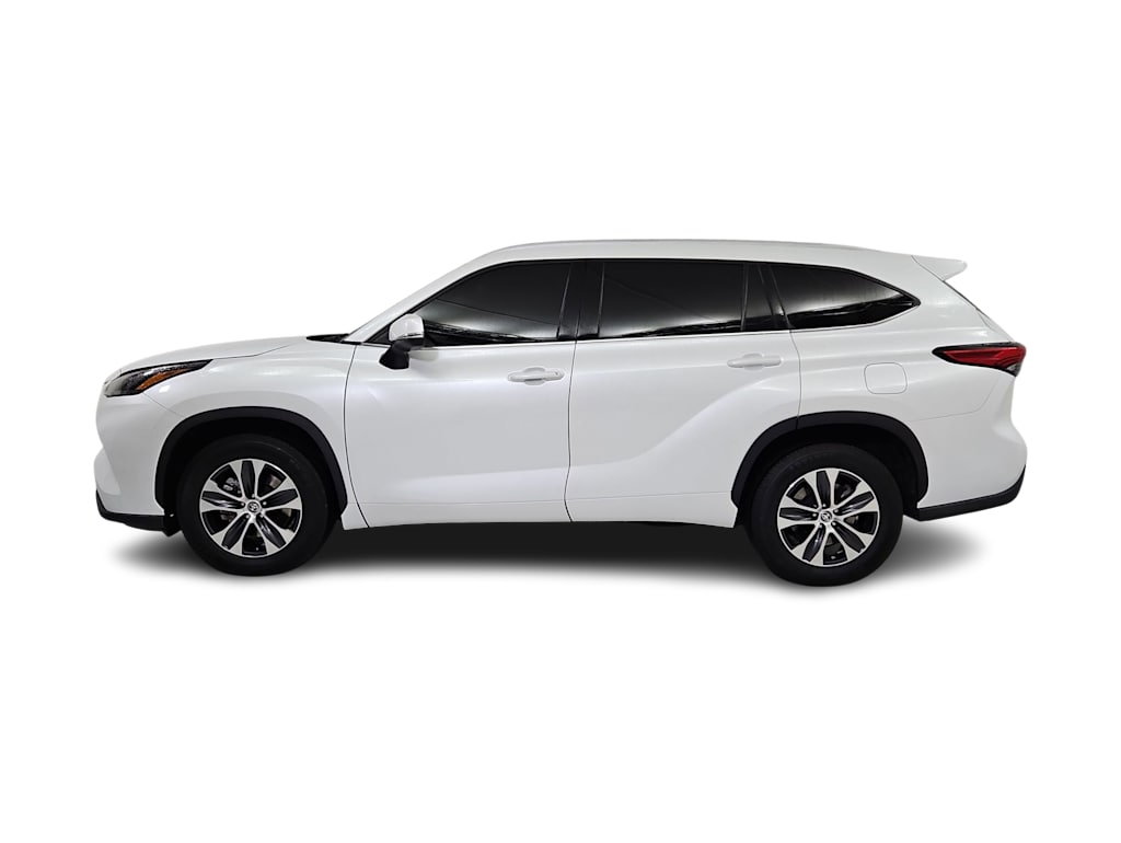Thumbnail: 2022 Toyota Highlander - 3