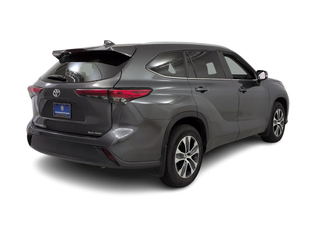 Thumbnail: 2023 Toyota Highlander - 21
