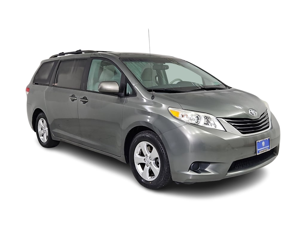 Thumbnail: 2014 Toyota Sienna - 22