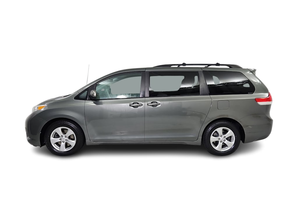 Thumbnail: 2014 Toyota Sienna - 3
