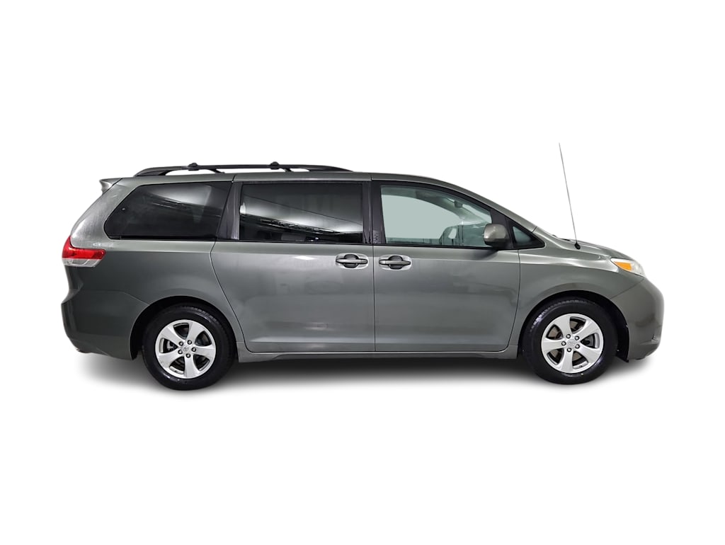 Thumbnail: 2014 Toyota Sienna - 21