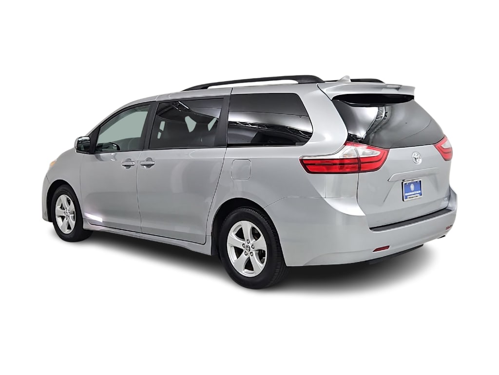 Thumbnail: 2018 Toyota Sienna - 4