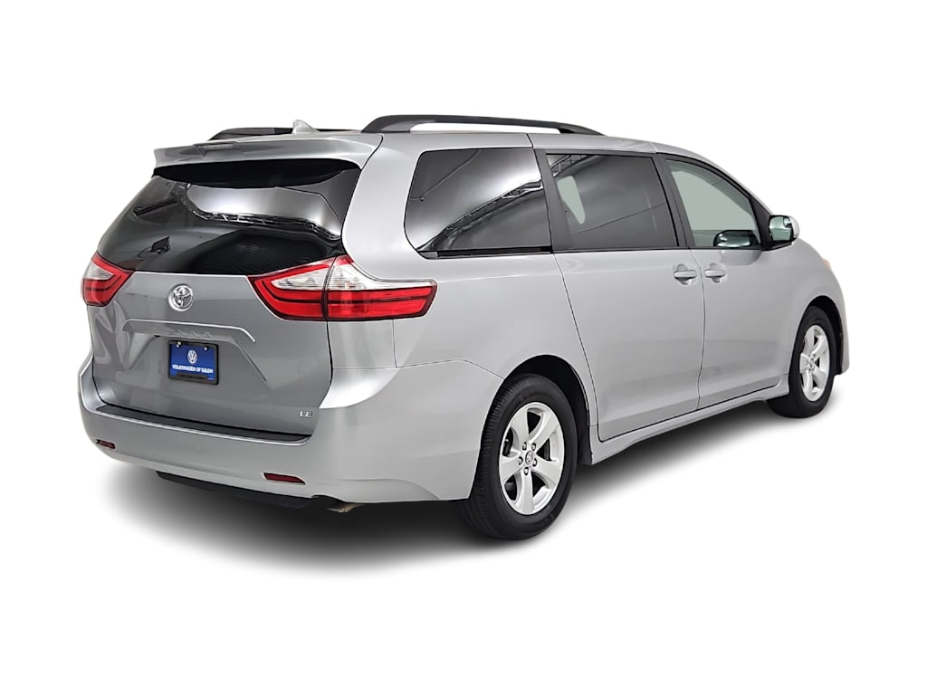 Thumbnail: 2018 Toyota Sienna - 20