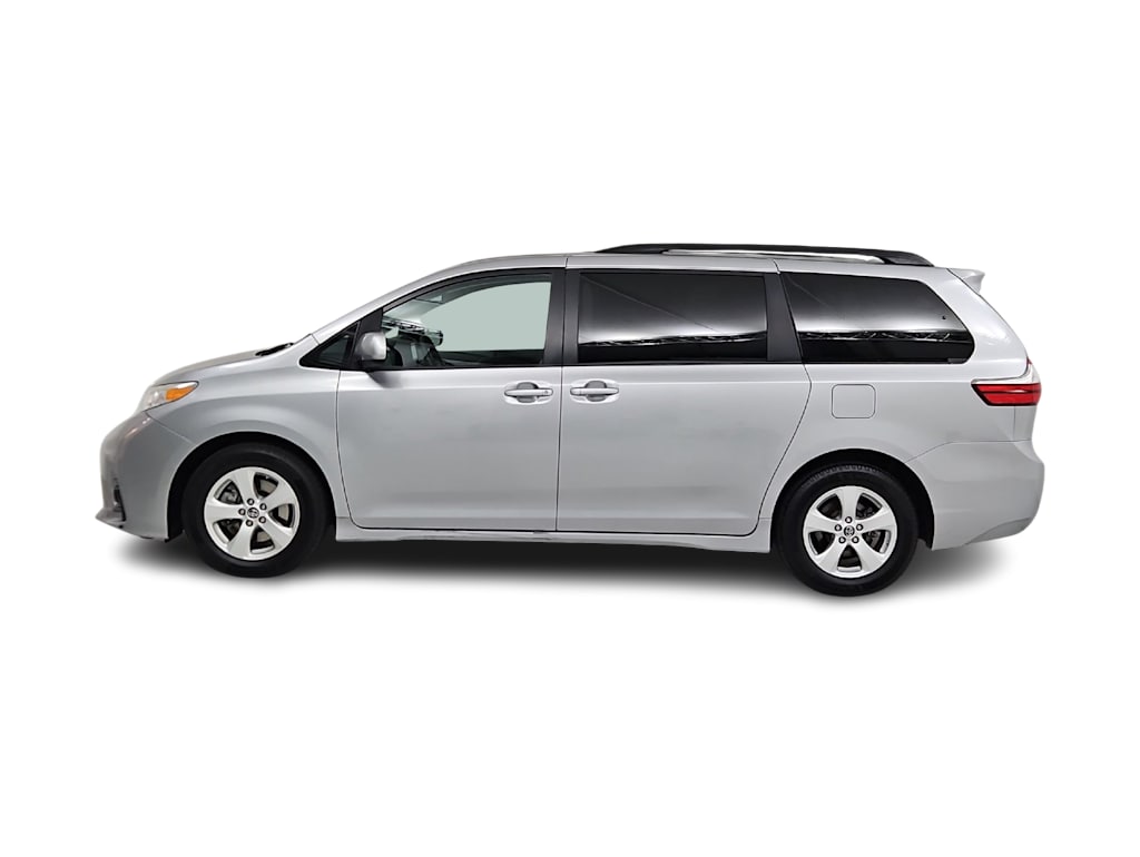 Thumbnail: 2018 Toyota Sienna - 3
