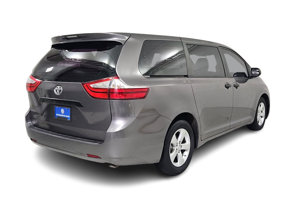 Thumbnail: 2016 Toyota Sienna - 21