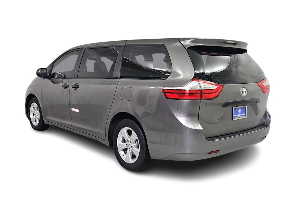 Thumbnail: 2016 Toyota Sienna - 4