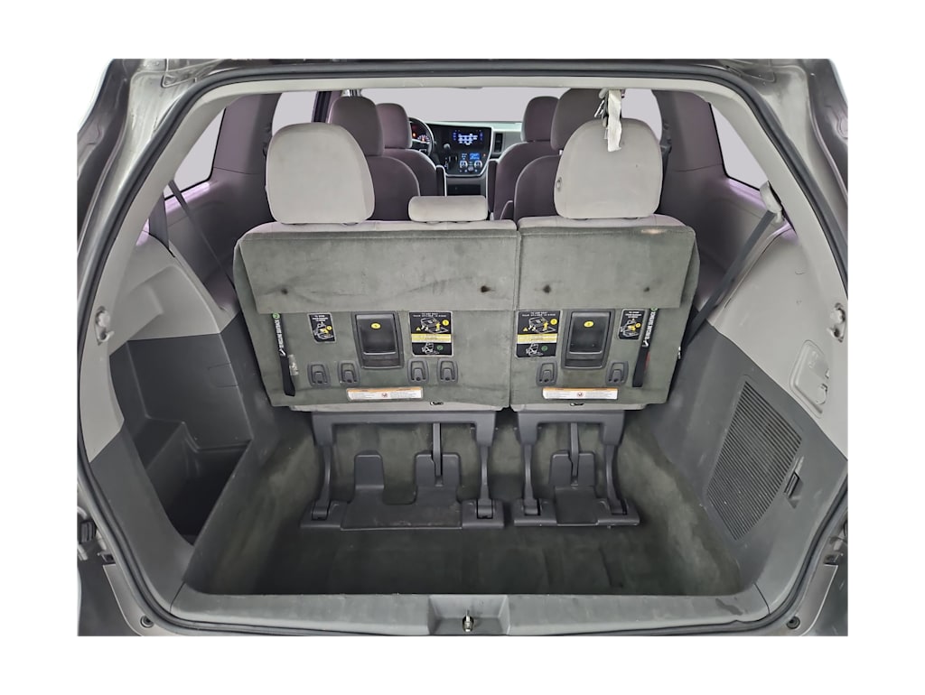 Thumbnail: 2016 Toyota Sienna - 18