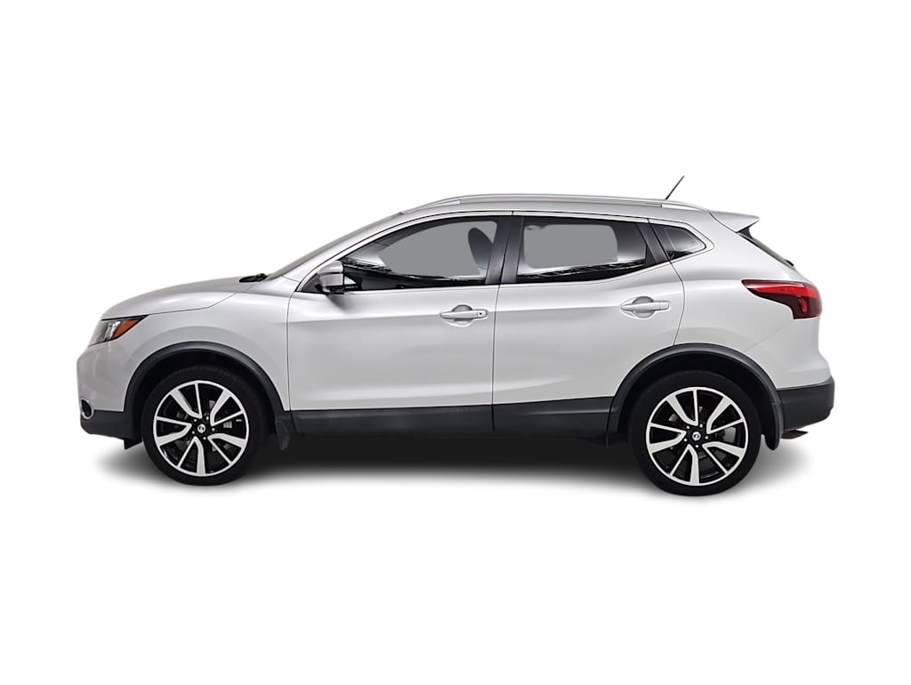 Thumbnail: 2017 Nissan Rogue Sport - 3