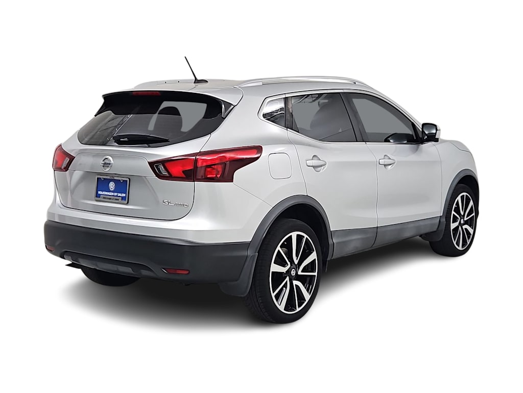 Thumbnail: 2017 Nissan Rogue Sport - 21
