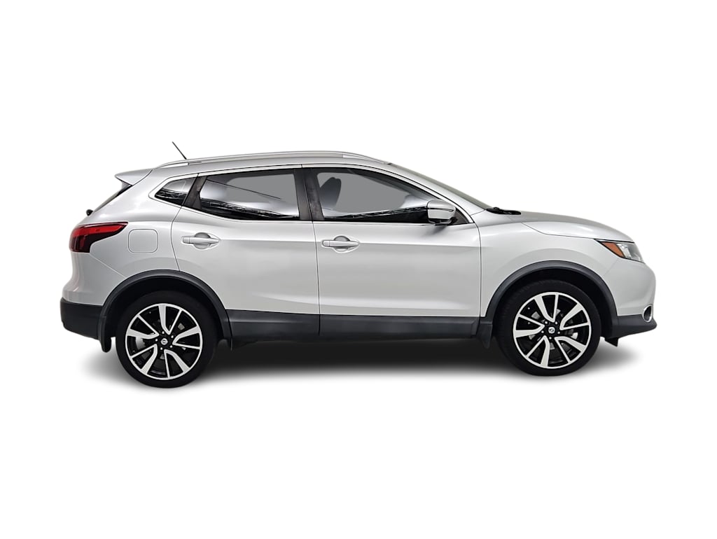 Thumbnail: 2017 Nissan Rogue Sport - 22