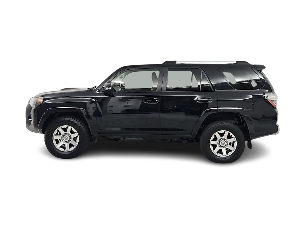 Thumbnail: 2016 Toyota 4Runner - 3