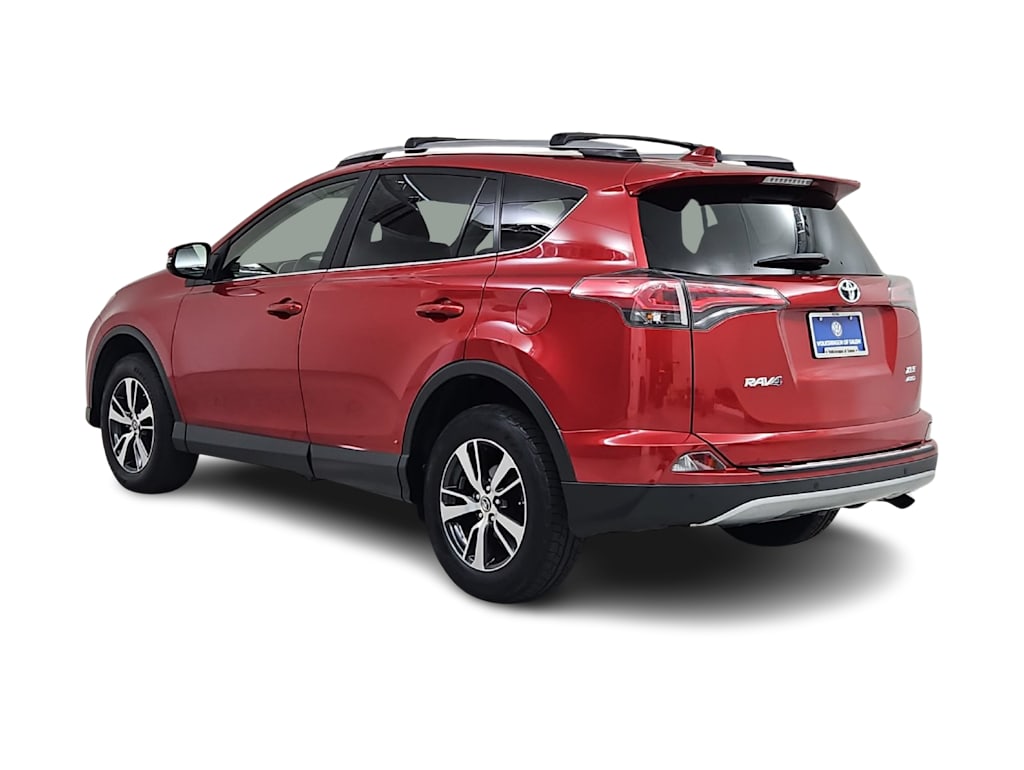 Thumbnail: 2017 Toyota RAV4 - 4