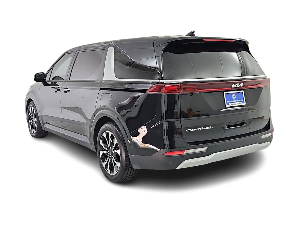 2022 Kia Carnival EX 4