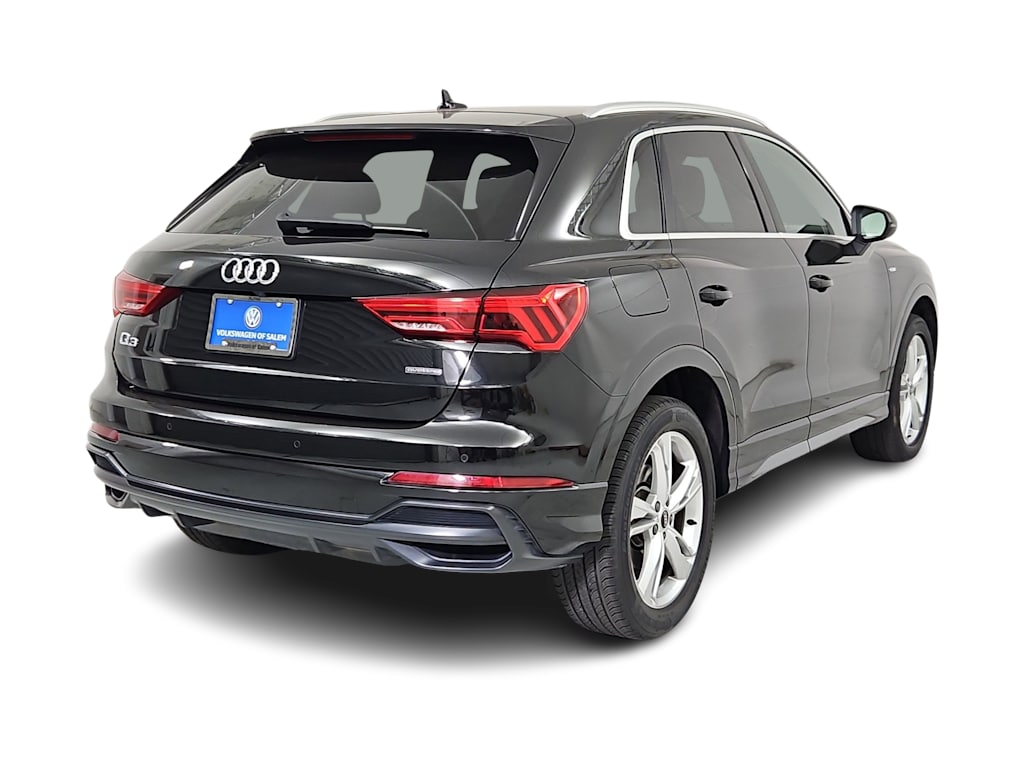 Thumbnail: 2022 Audi Q3 - 21
