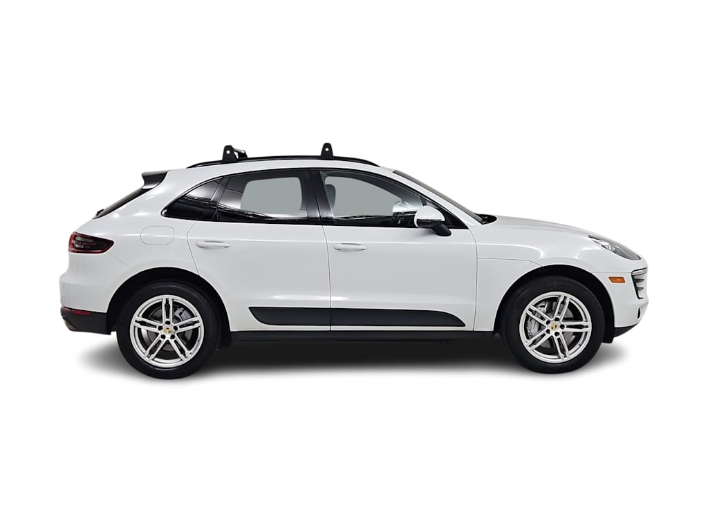 Thumbnail: 2016 Porsche Macan - 22