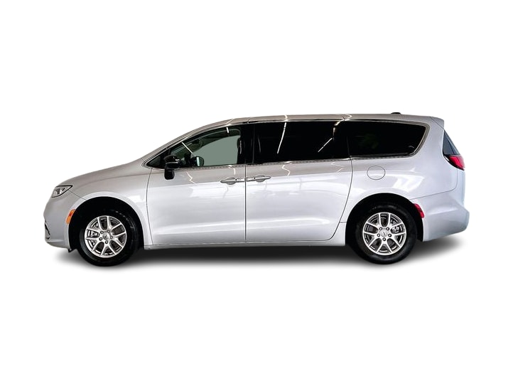 Thumbnail: 2024 Chrysler Pacifica - 3