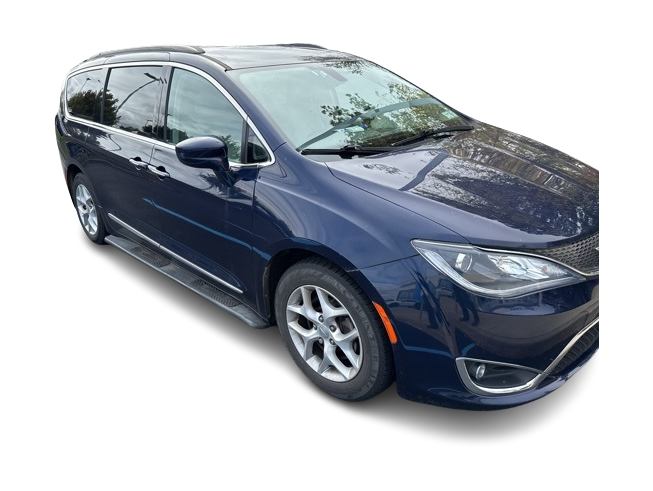 Thumbnail: 2017 Chrysler Pacifica - 9