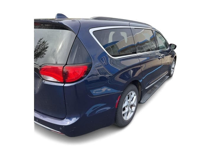 Thumbnail: 2017 Chrysler Pacifica - 11