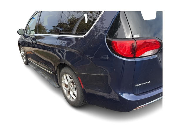 Thumbnail: 2017 Chrysler Pacifica - 4