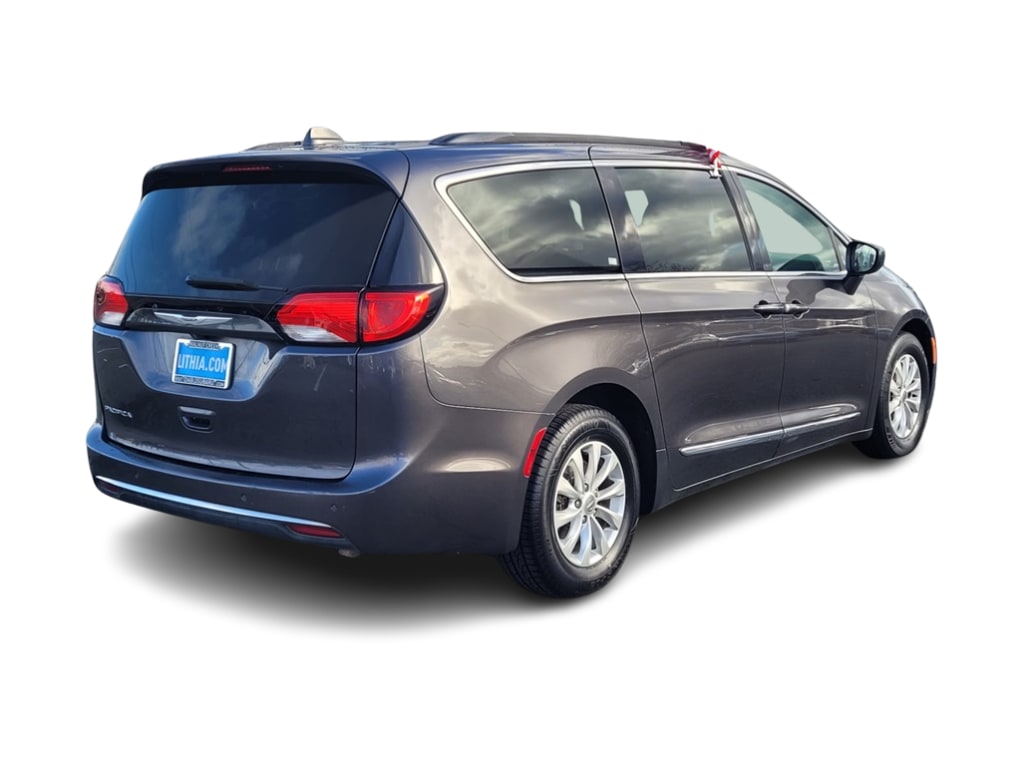 2017 Chrysler Pacifica Touring 15