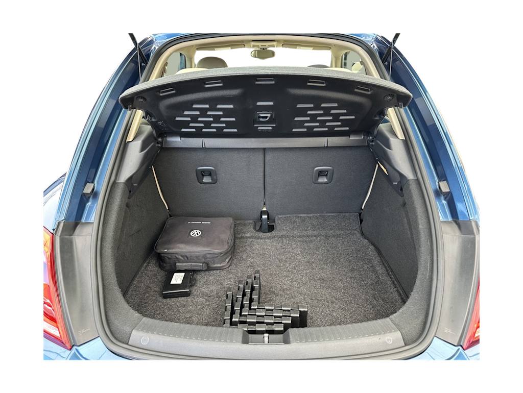 Thumbnail: 2016 Volkswagen Beetle - 17