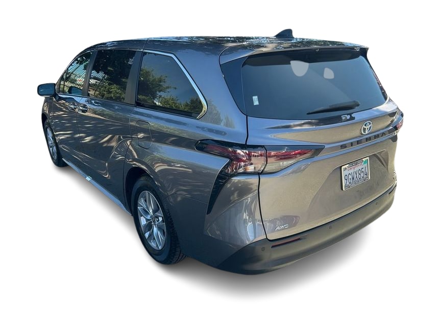 Thumbnail: 2023 Toyota Sienna - 4