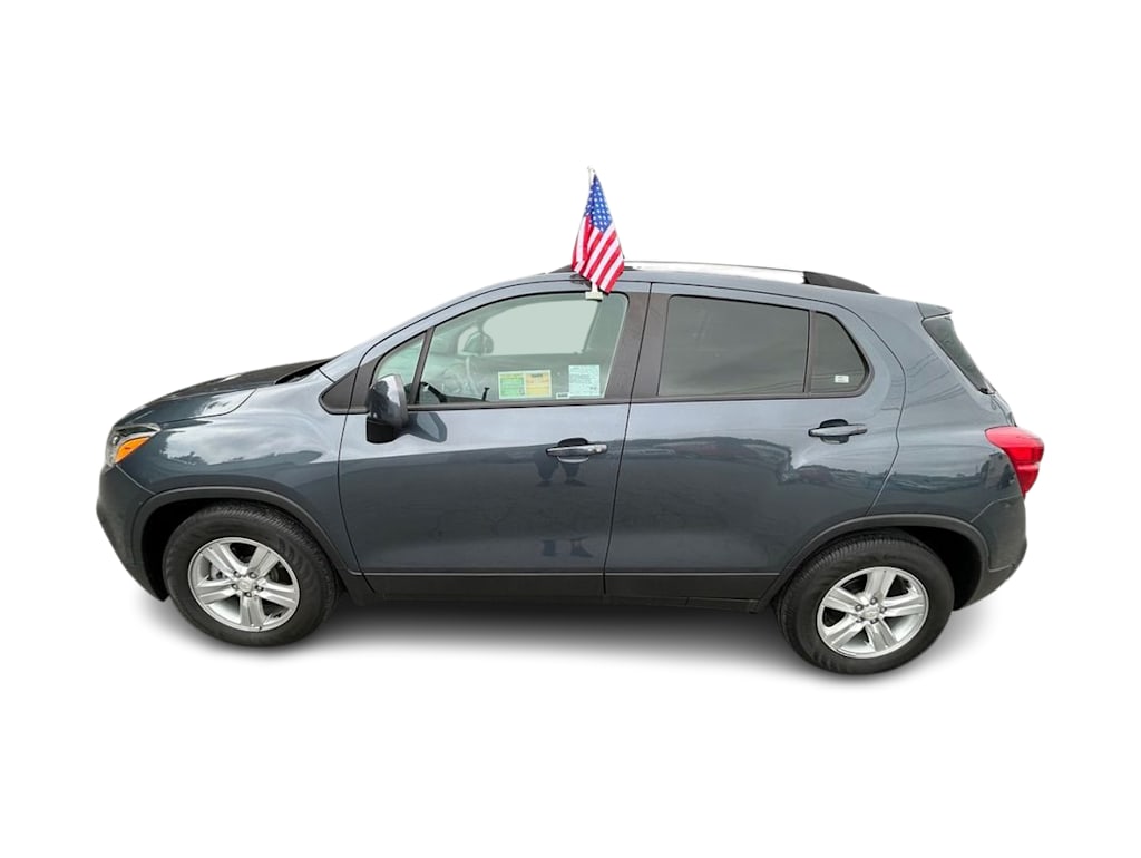 Thumbnail: 2022 Chevrolet Trax - 3