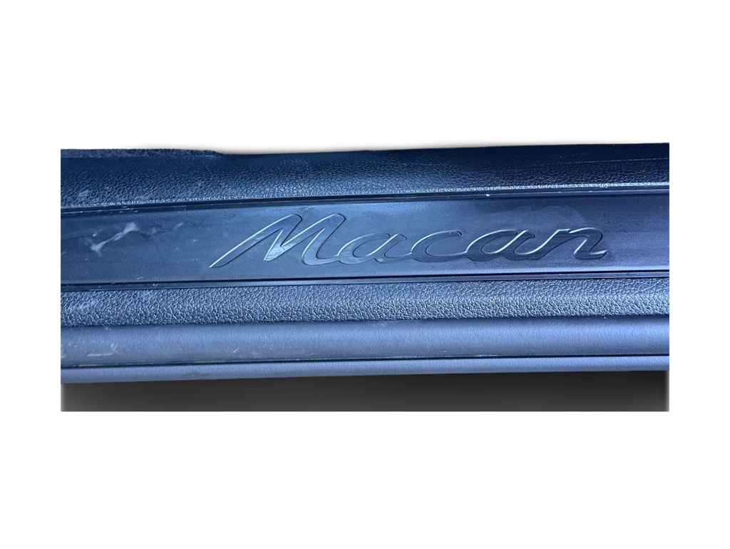 Thumbnail: 2020 Porsche Macan - 15