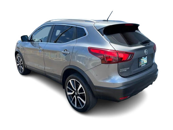 Thumbnail: 2017 Nissan Rogue Sport - 4