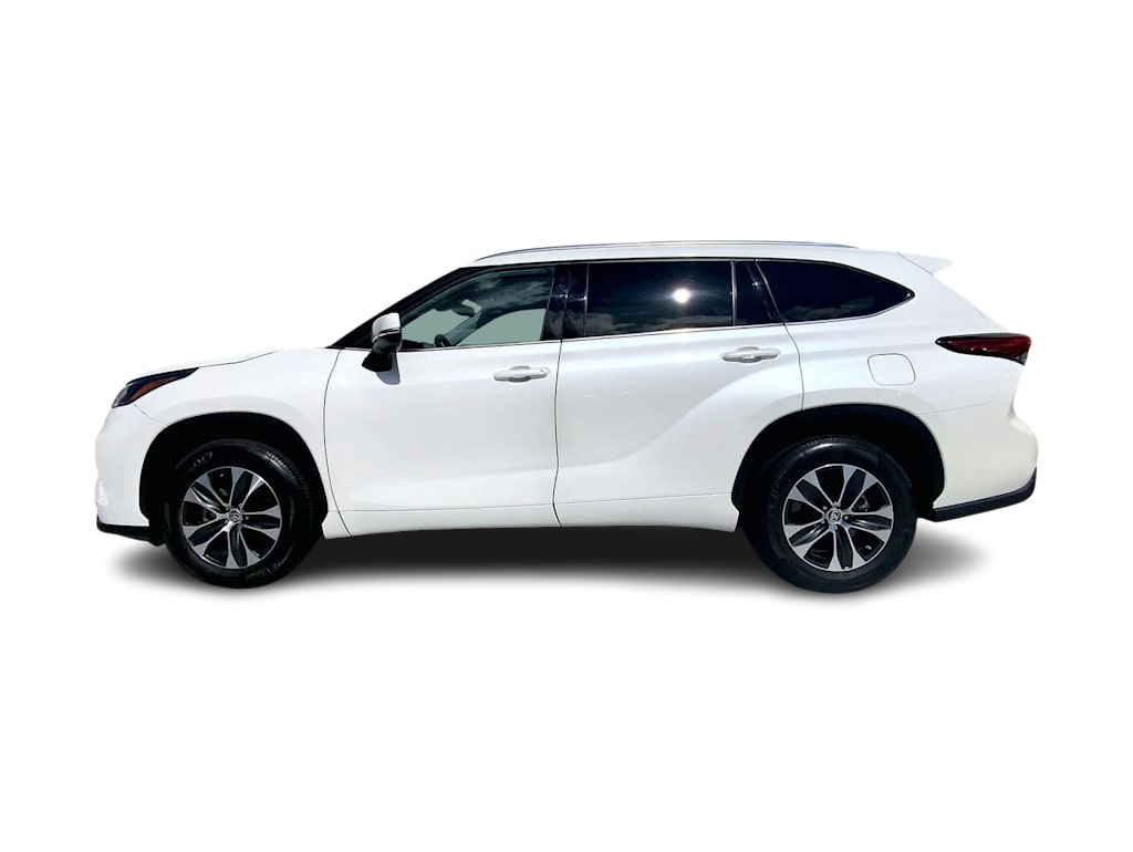 Thumbnail: 2021 Toyota Highlander - 3