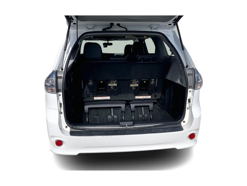 Thumbnail: 2015 Toyota Sienna - 18