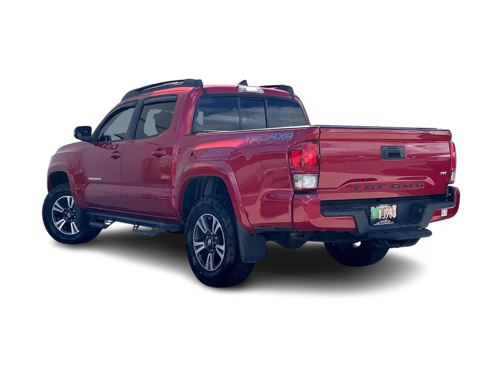 Thumbnail: 2016 Toyota Tacoma - 4