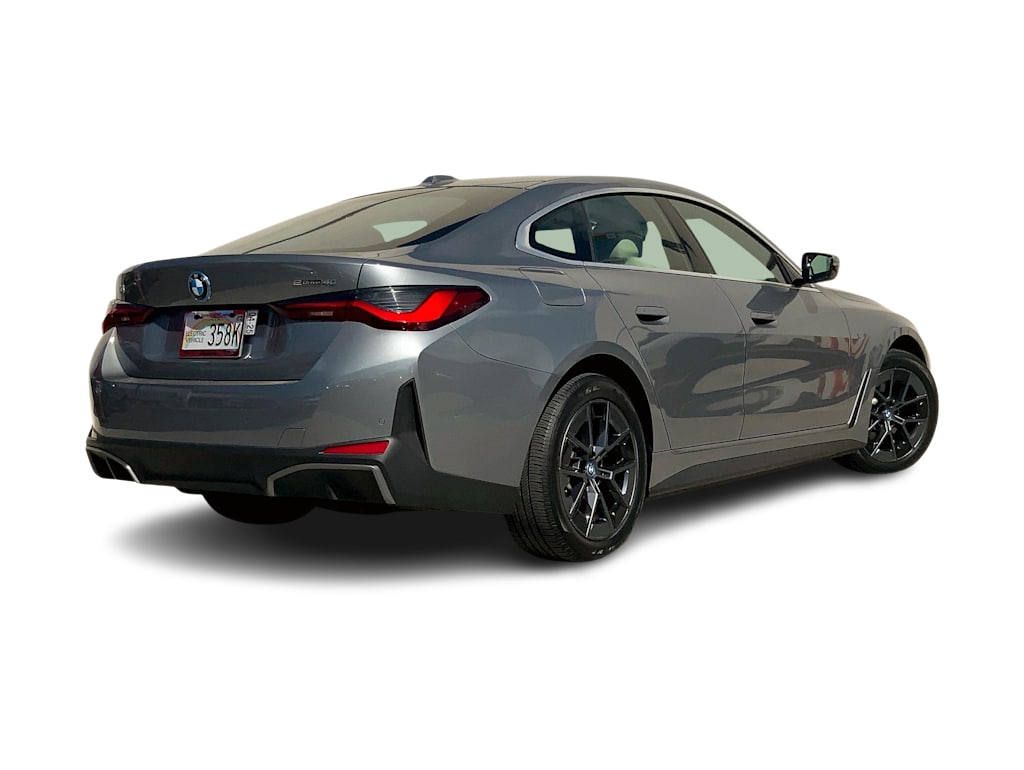 Thumbnail: 2022 BMW i4 - 22