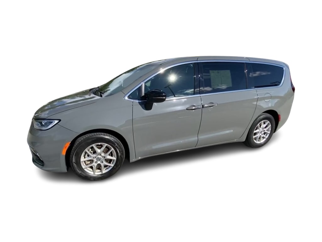 Thumbnail: 2025 Chrysler Pacifica - 3
