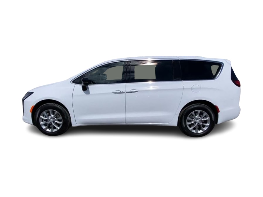Thumbnail: 2027 Chrysler Pacifica - 3