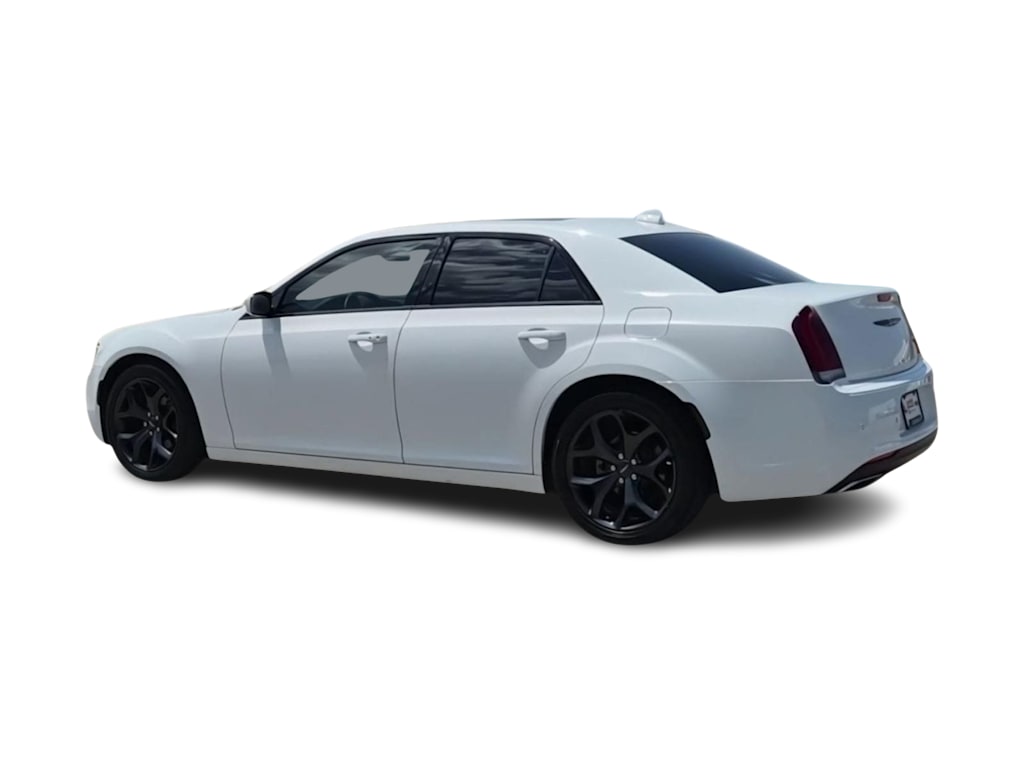 Thumbnail: 2023 Chrysler 300 - 21