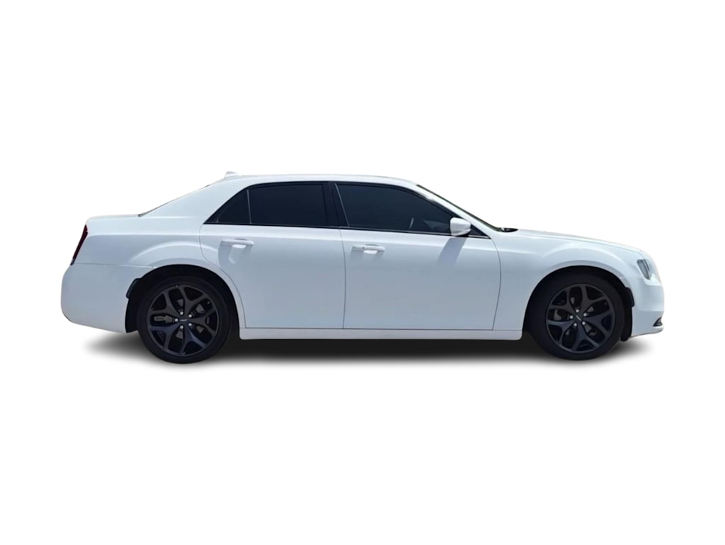 Thumbnail: 2023 Chrysler 300 - 24