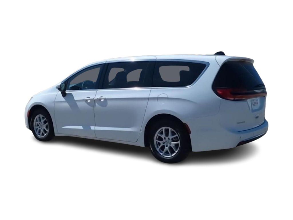Thumbnail: 2023 Chrysler Pacifica - 4