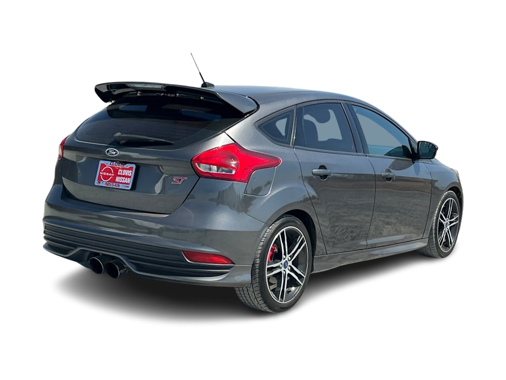 Thumbnail: 2017 Ford Focus - 18