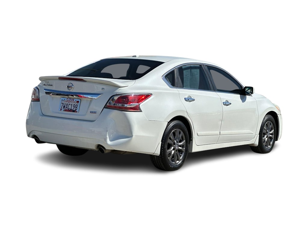 Thumbnail: 2015 Nissan Altima - 18