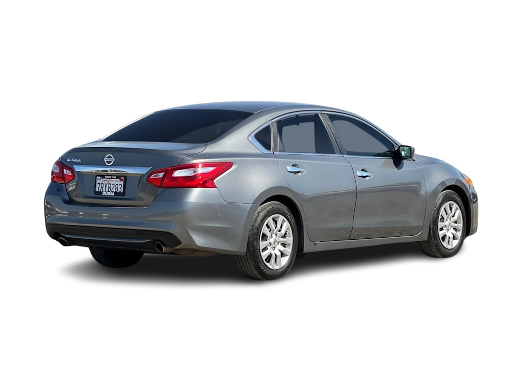 Thumbnail: 2016 Nissan Altima - 19