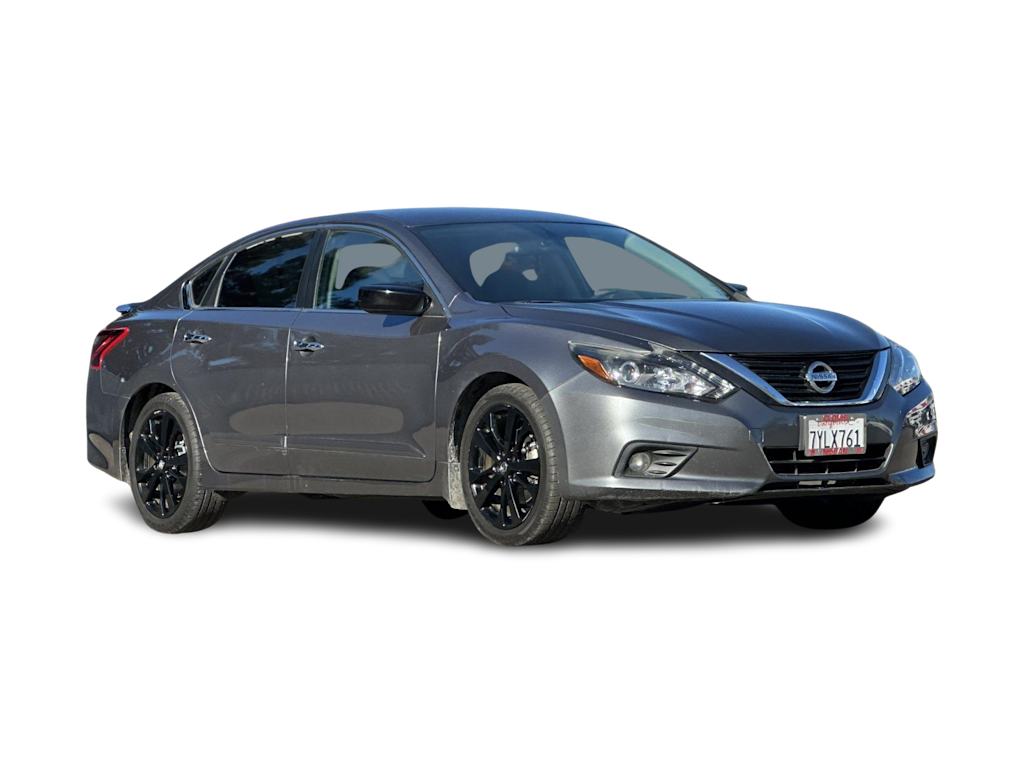 Thumbnail: 2017 Nissan Altima - 21