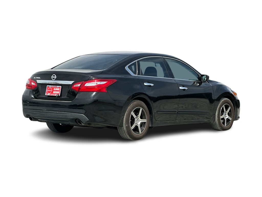 Thumbnail: 2017 Nissan Altima - 19