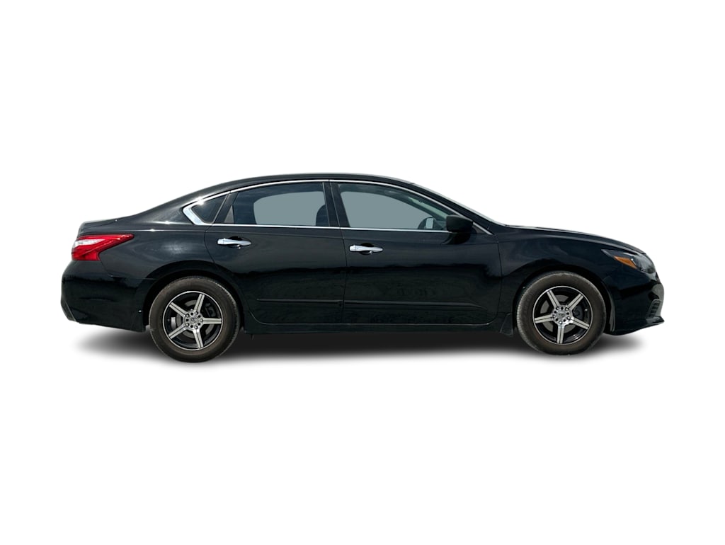 Thumbnail: 2017 Nissan Altima - 20