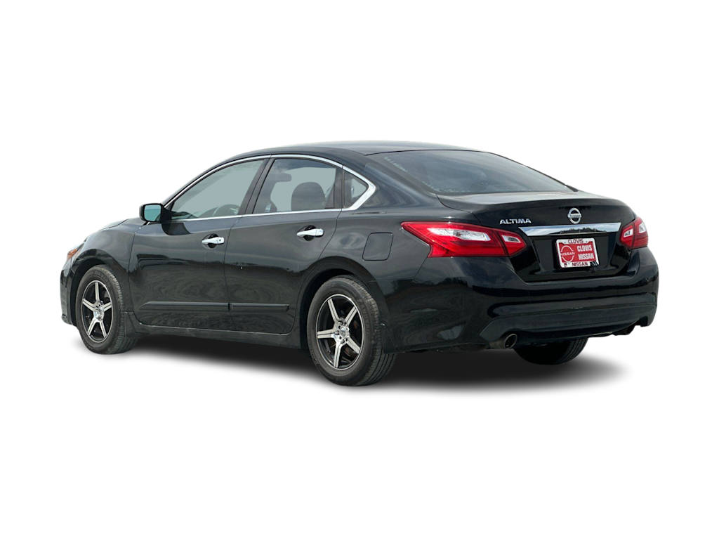 Thumbnail: 2017 Nissan Altima - 4