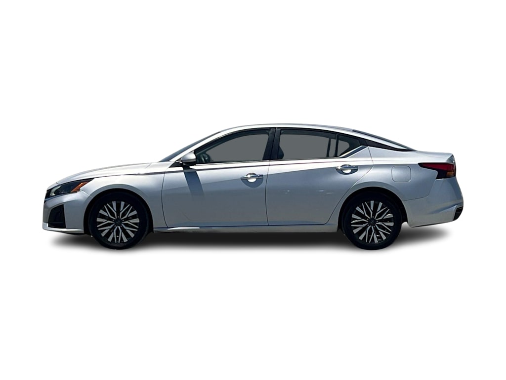 Thumbnail: 2023 Nissan Altima - 3
