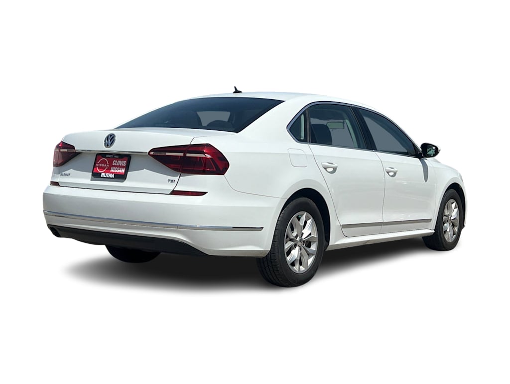 Thumbnail: 2017 Volkswagen Passat - 19