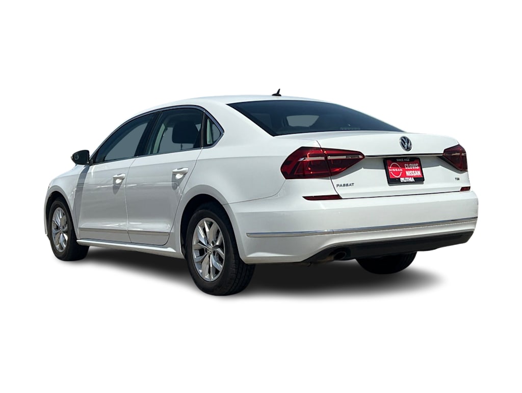 Thumbnail: 2017 Volkswagen Passat - 4