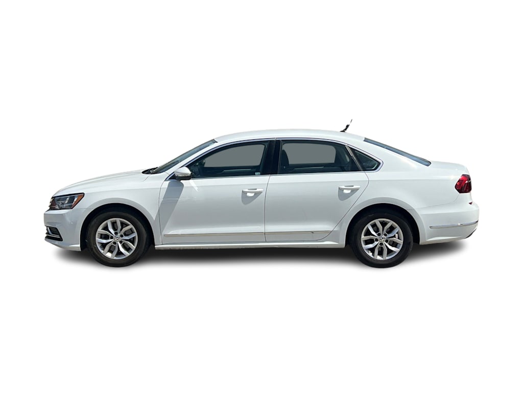 Thumbnail: 2017 Volkswagen Passat - 3
